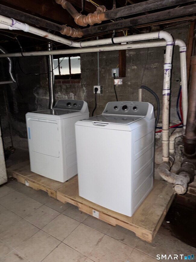 Building Photo - 62 Lincoln Ave