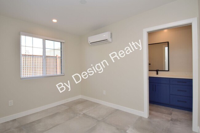 Building Photo - 3 Bed 3 Bath - Built in 2024 - 1/2 Mile to...