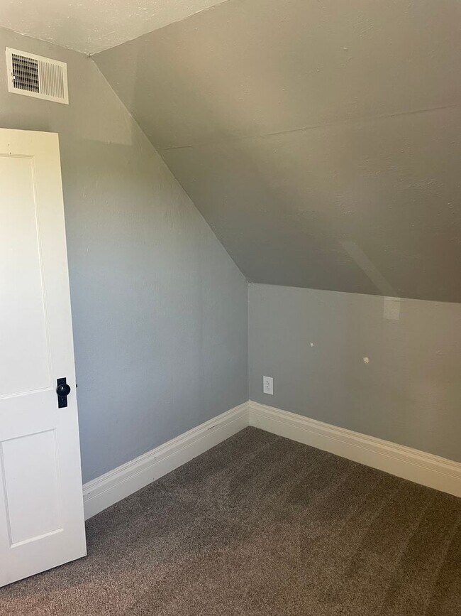 Building Photo - 10 1st Street