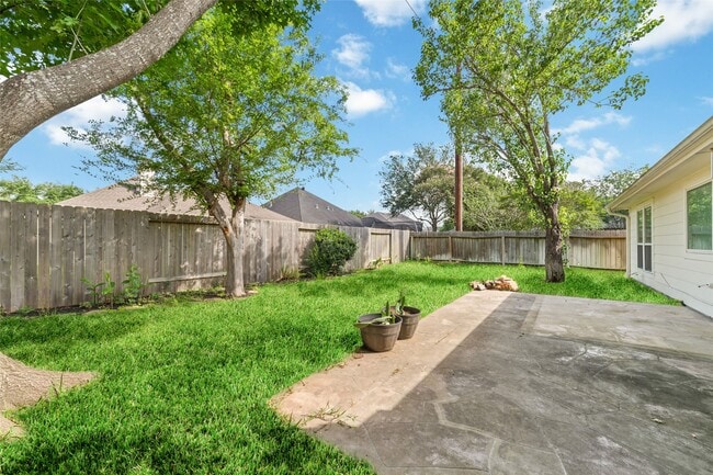 Building Photo - 20822 Whitevine Way