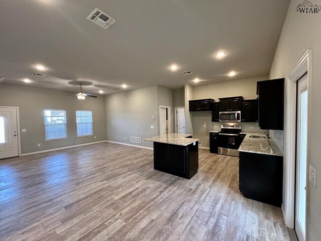 Building Photo - 5025 Olivia Ln