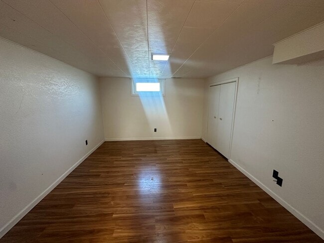 Building Photo - Two bedroom, One bathroom, Pet Friendly Ho...