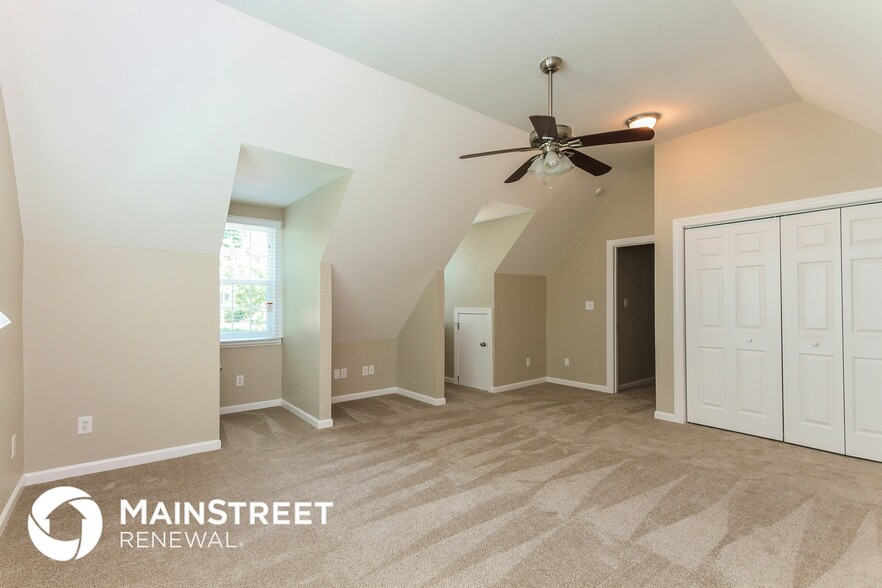 Building Photo - 6232 Hickory Cove Ln