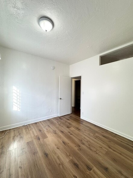 Building Photo - 636 N Plymouth Blvd