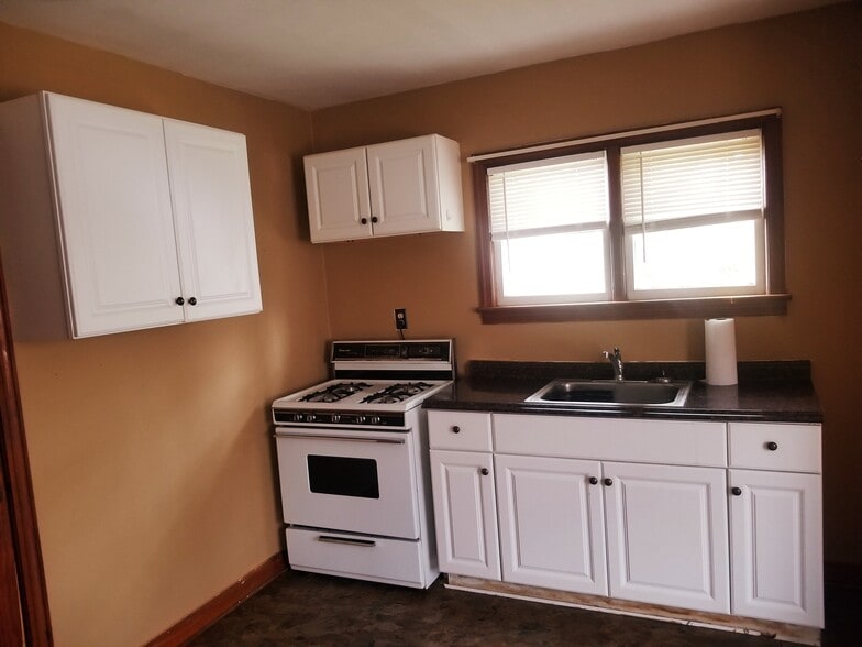 Building Photo - 211 US-46