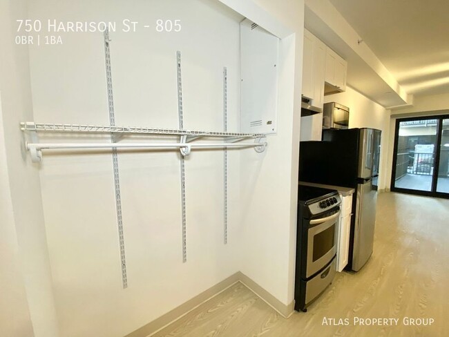 Building Photo - Cute Studio Downtown! 8 Weeks Free!!
