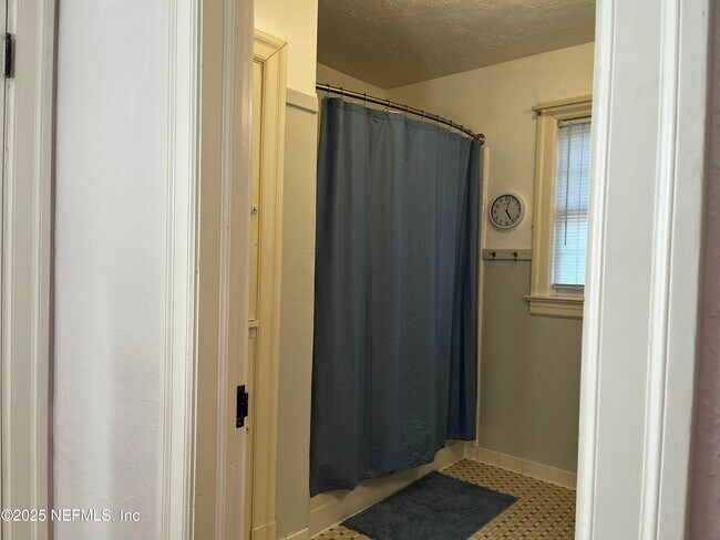 Building Photo - 1924 Arcadia Pl