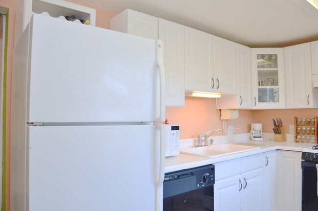 Building Photo - 208 27th Ave E