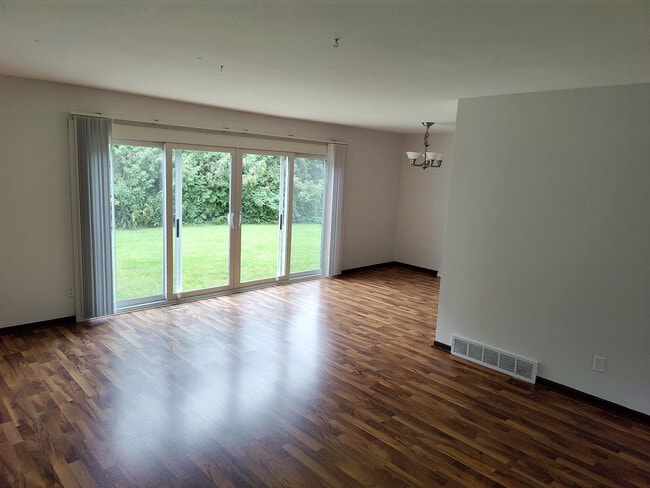 Building Photo - 2022 Adderbury Ln