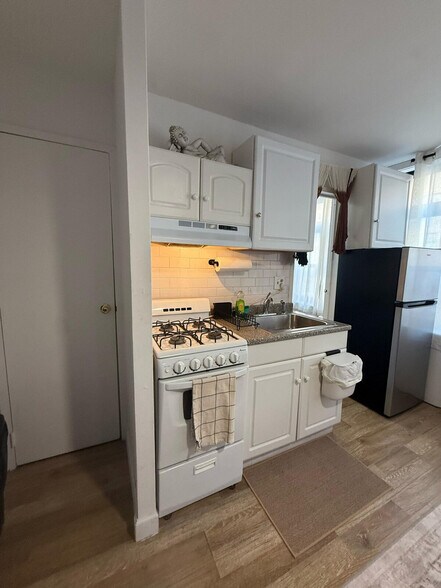 Building Photo - 341 W 30th St