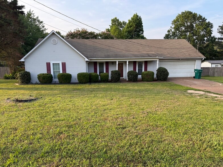 Primary Photo - 141 E University Pky