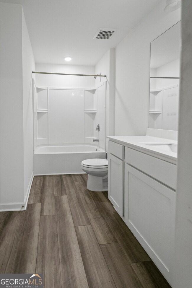 Building Photo - 1677 Vernon Blvd