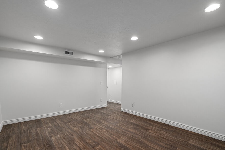 Building Photo - 7178 S 420 E