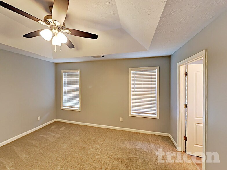 Building Photo - 140 Oak Meadows Dr