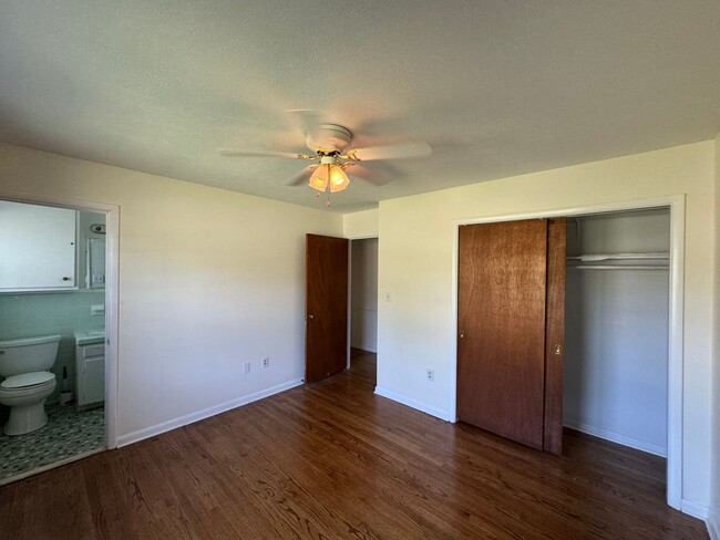 Building Photo - 901 4th Ave NE