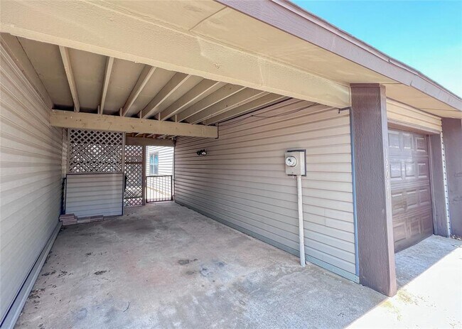 Building Photo - 12021 Hawthorne Ln