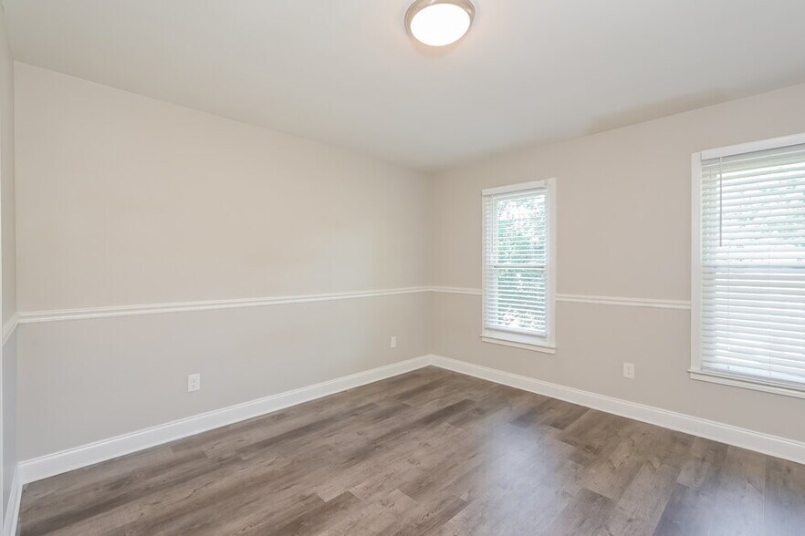 Building Photo - 2570 Broadmoor Ct