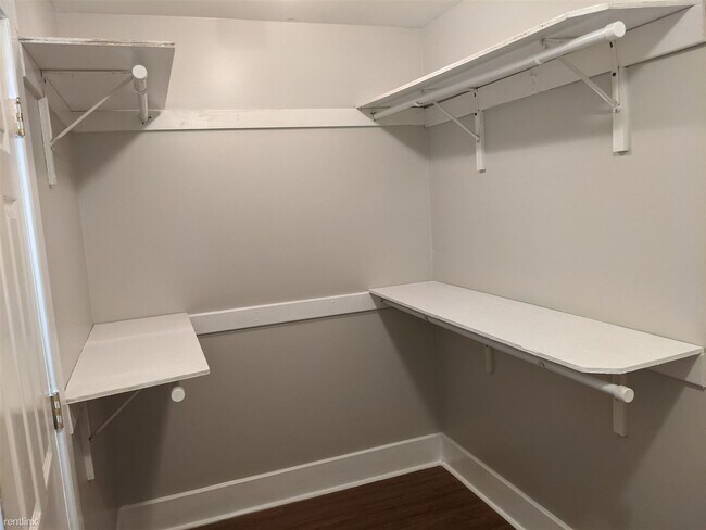 Building Photo - 3 br, 2 bath House - 1021 West Victory Drive