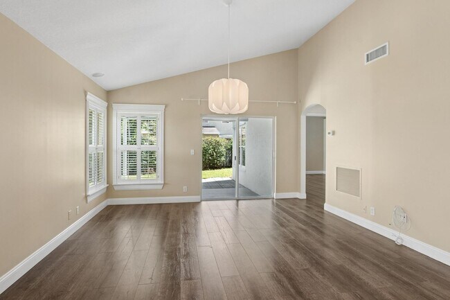 Building Photo - 67 Kingfisher Way
