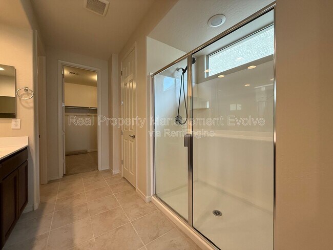 Building Photo - 5811 N 88th Ln