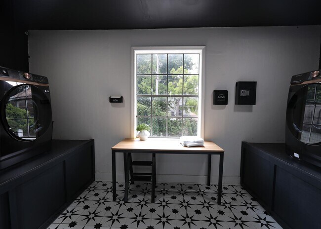 Building Photo - 1529 Madison Ave