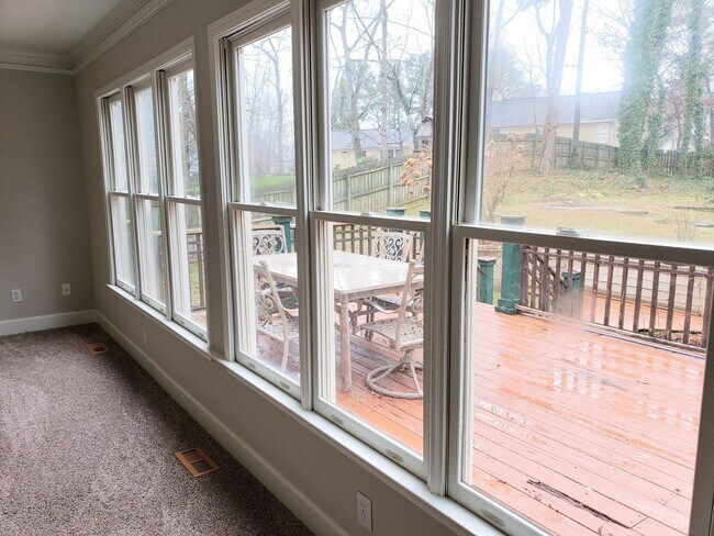 Building Photo - Beautiful 4BR Home In Established Neighborhood.