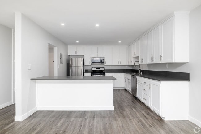 Interior Photo - 170 North Crescent Street