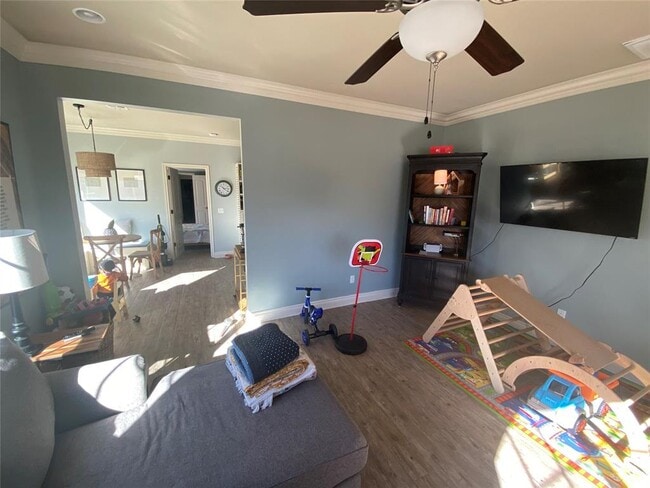 Building Photo - 1633 NE 11th St