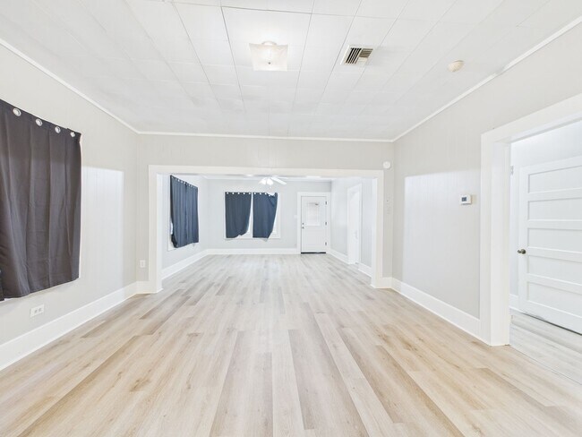 Building Photo - Adorable 3 bed, 1 bath home available in S...