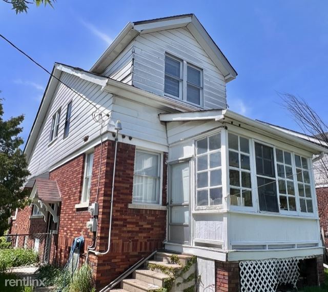 Building Photo - 2 br, 1 bath Duplex - 5204 Beaconsfield St...