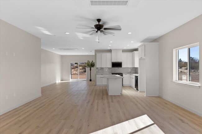 Building Photo - 10094 Joshua Blvd