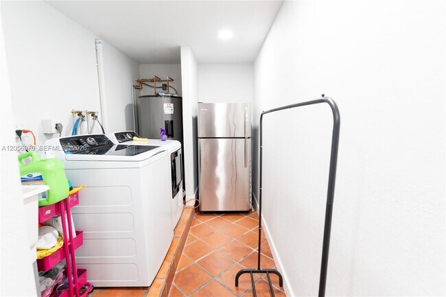 Building Photo - 12040 SW 43rd St