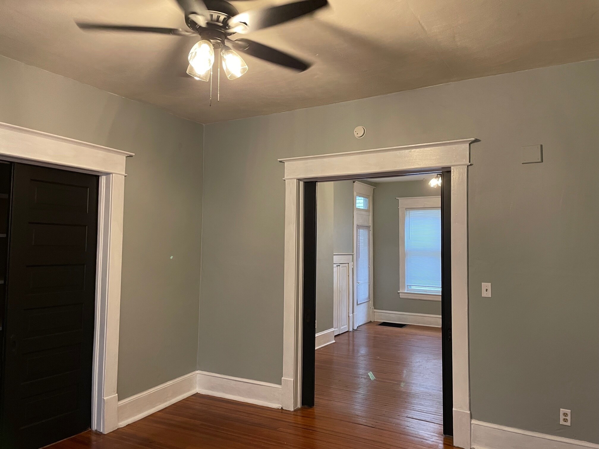 Building Photo - 422 Woods Ave SW