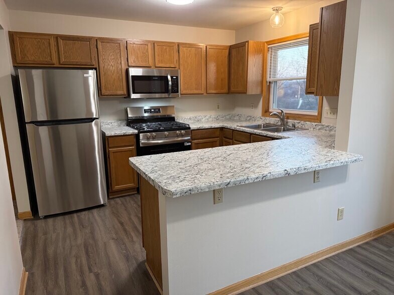Kitchen - 2042 Cliff Alex Ct S