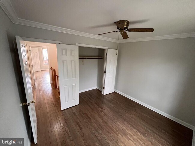 Building Photo - 3762 Farmland Dr