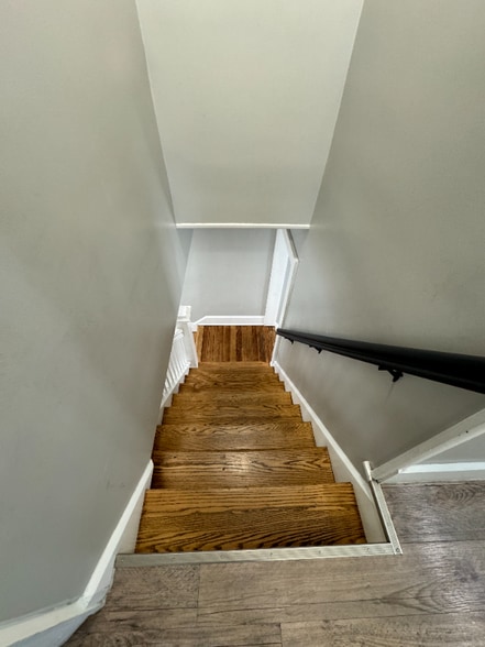 Building Photo - 1230 N Kealing Ave