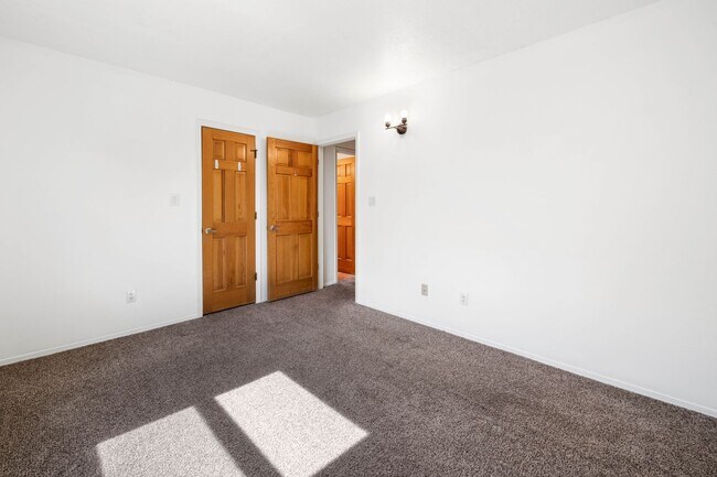 Building Photo - NEW MOVE-IN SPECIAL! Vibrant Home Off Rode...
