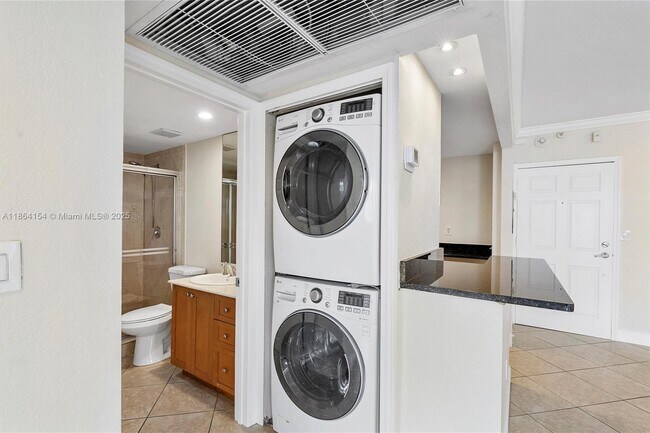 Building Photo - 10350 W Bay Harbor Dr