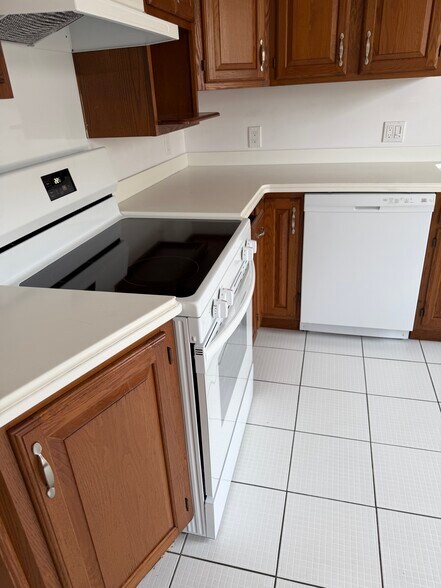 Building Photo - 1810 Capouse Ave