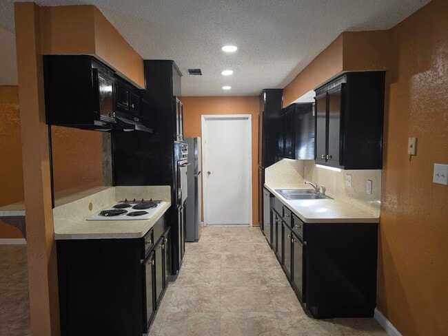 Building Photo - 7218 Oriole St