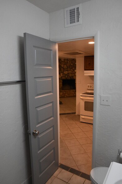 Building Photo - 1514 W Palmer Dr.