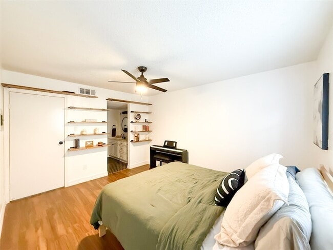 Building Photo - 2120 El Paseo St