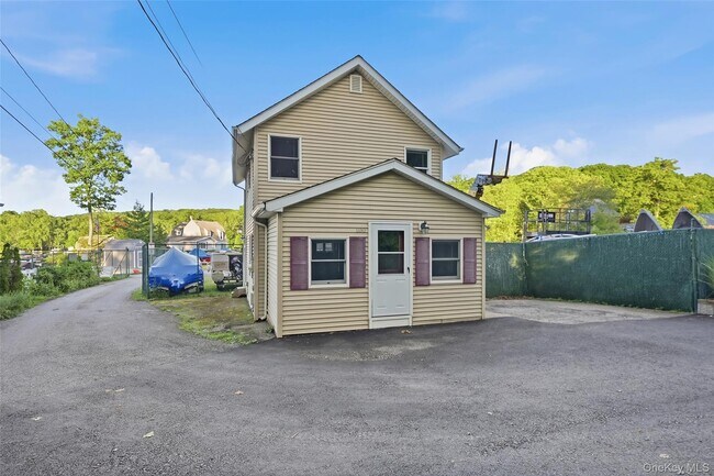 Building Photo - 100 Dunderberg Rd