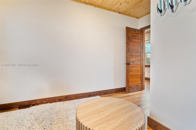 Building Photo - 235 Tavernier Dr