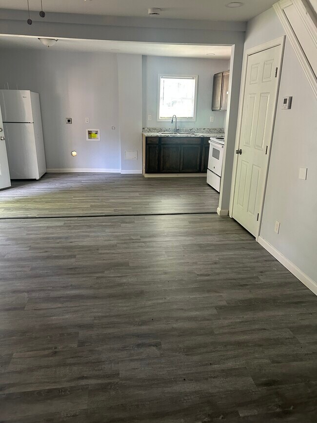 Building Photo - Sharpe 4unit condo