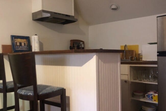 Kitchen/Bar - 4721 Cartwright Ave