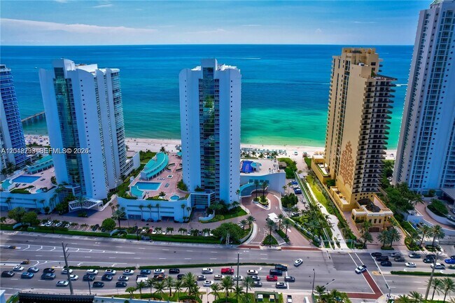 Building Photo - 16425 Collins Ave