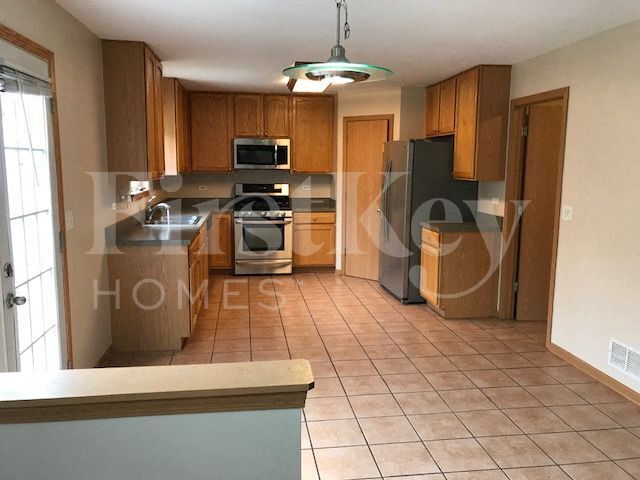Building Photo - 7010 Paradise Cir