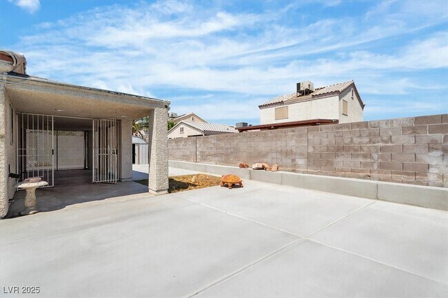 Building Photo - 8200 Cimarron Ridge Dr