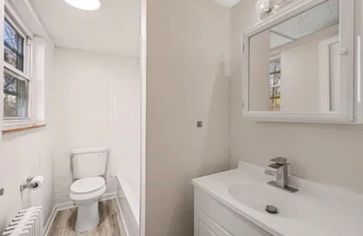 Building Photo - 406 E 38th St